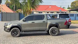 Toyota Hilux 2021 Gray