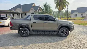 Toyota Hilux 2021 Gray