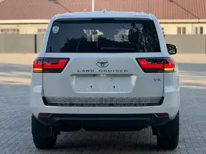 Toyota Land Cruiser 3.5 Petrol 4WD 2022 White