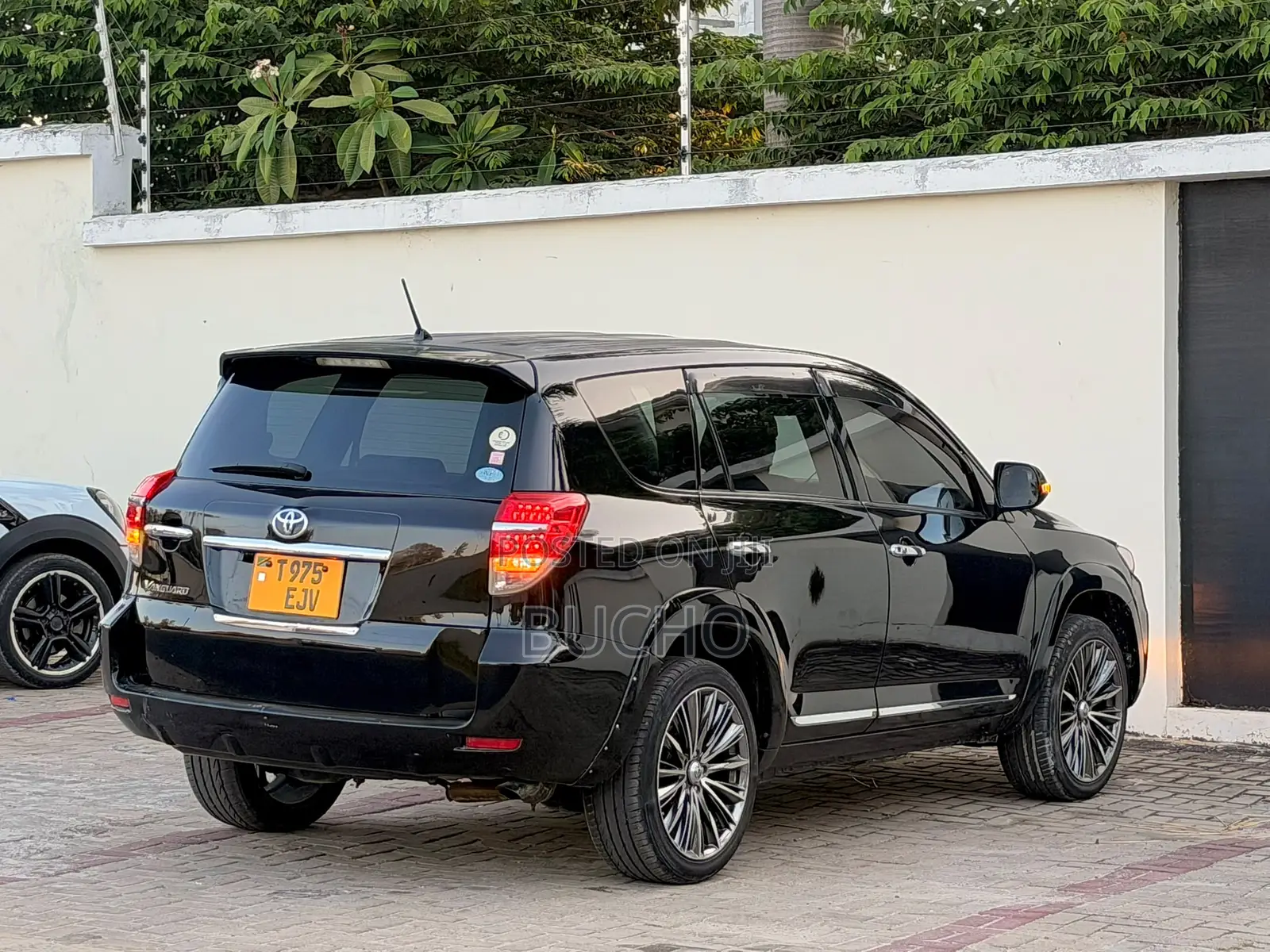 Toyota Vanguard 2013 Black