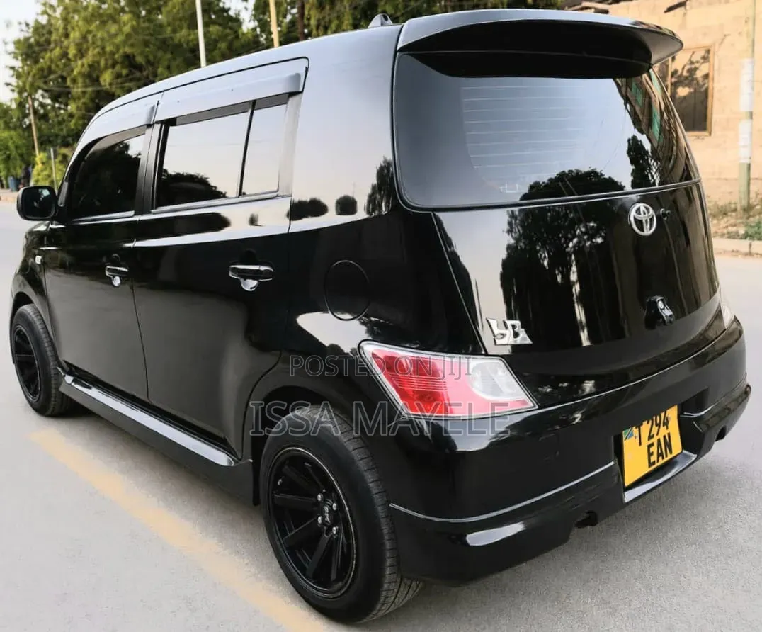 Toyota bB 2011 Black
