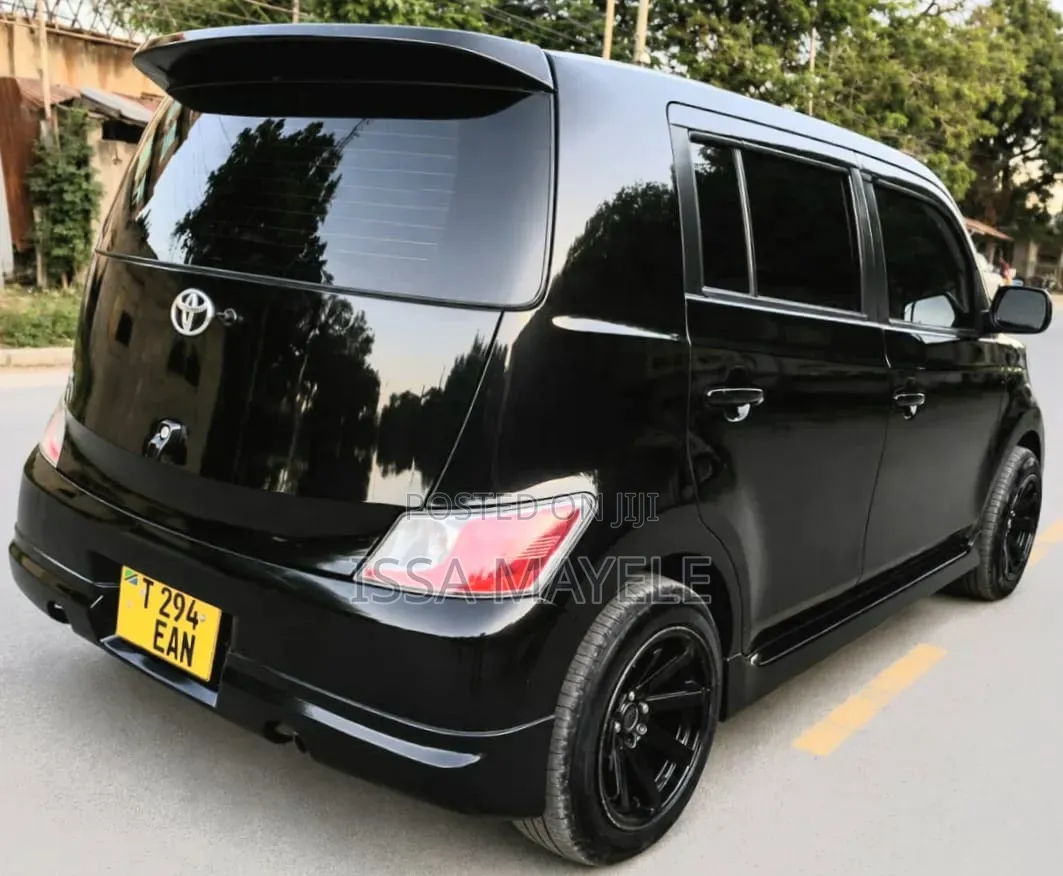 Toyota bB 2011 Black