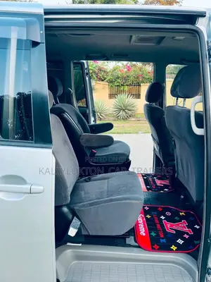 Toyota Noah 2008 Silver