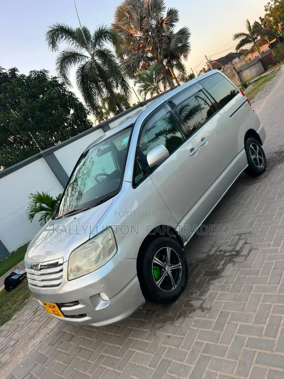 Toyota Noah 2008 Silver