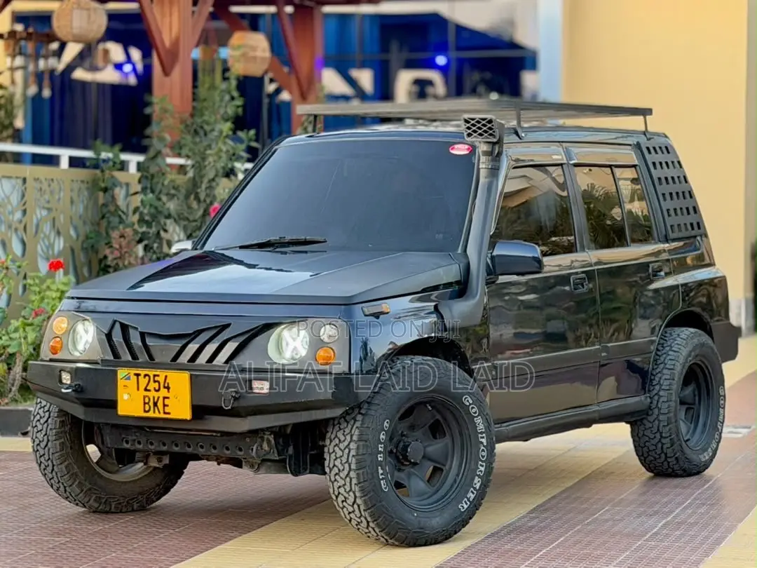Suzuki Escudo 2000 Black