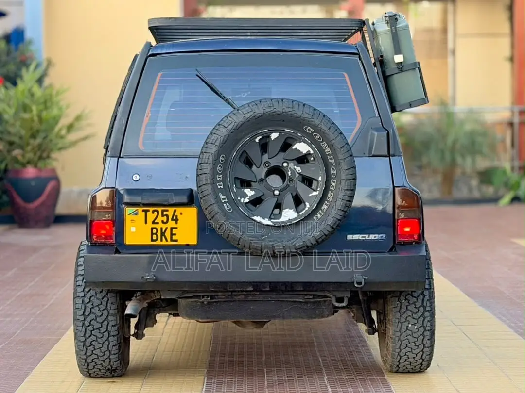 Suzuki Escudo 2000 Black