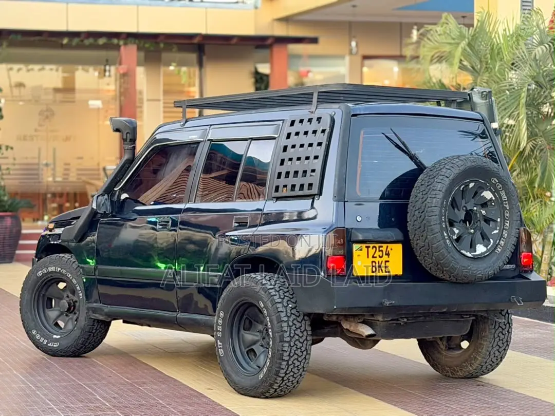 Suzuki Escudo 2000 Black