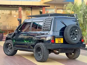 Suzuki Escudo 2000 Black