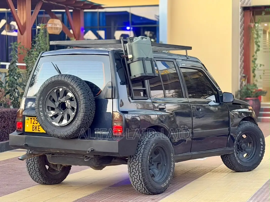 Suzuki Escudo 2000 Black