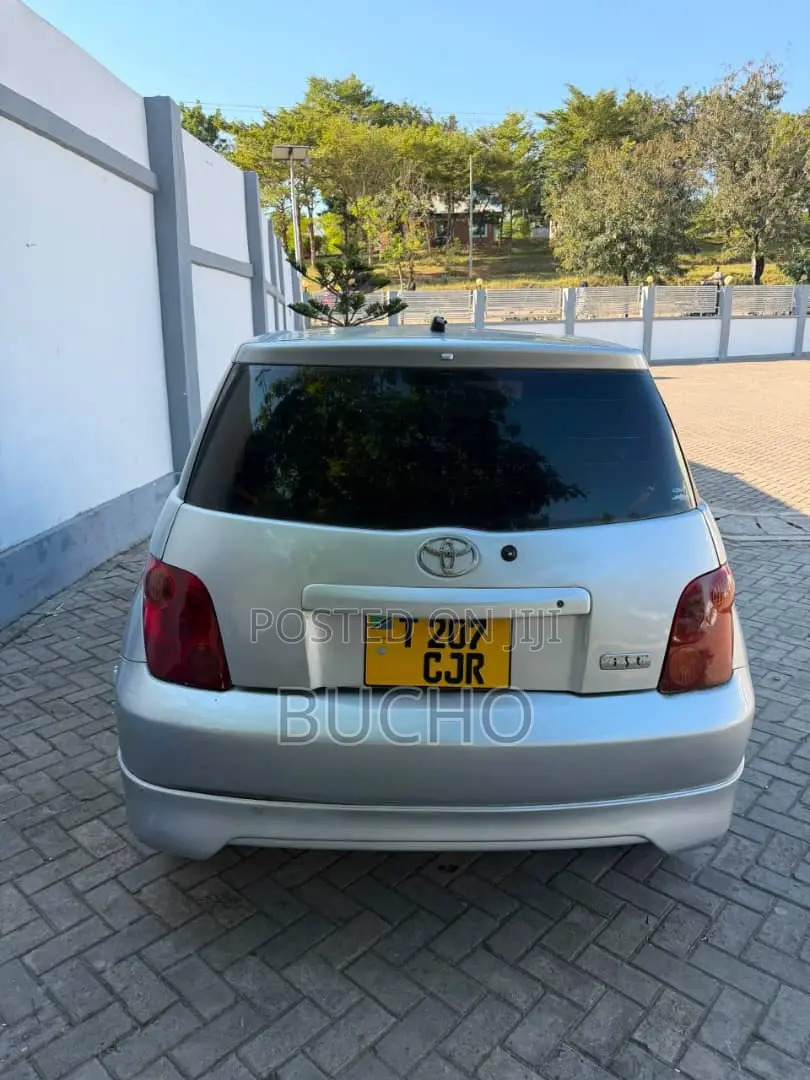 Toyota IST 2004 Silver