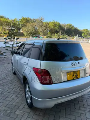 Toyota IST 2004 Silver
