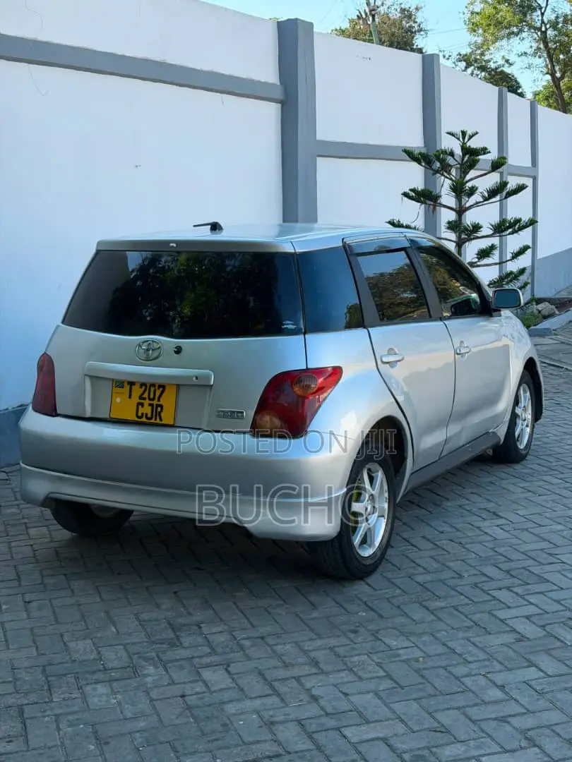 Toyota IST 2004 Silver