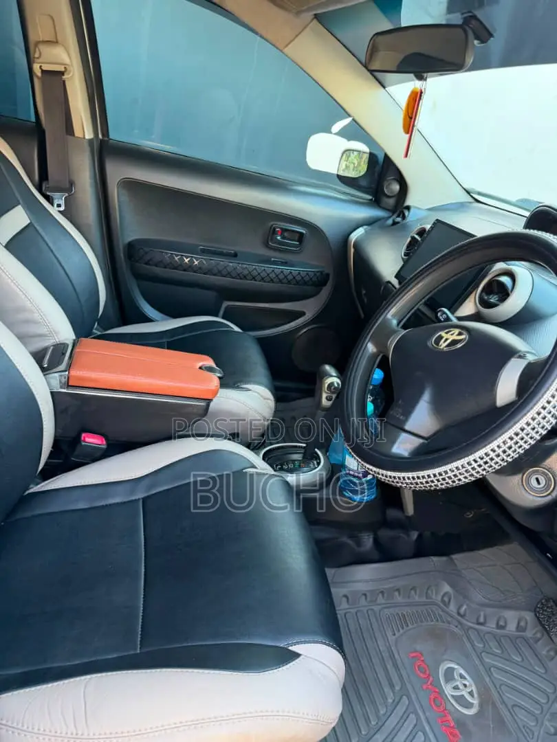 Toyota IST 2004 Silver