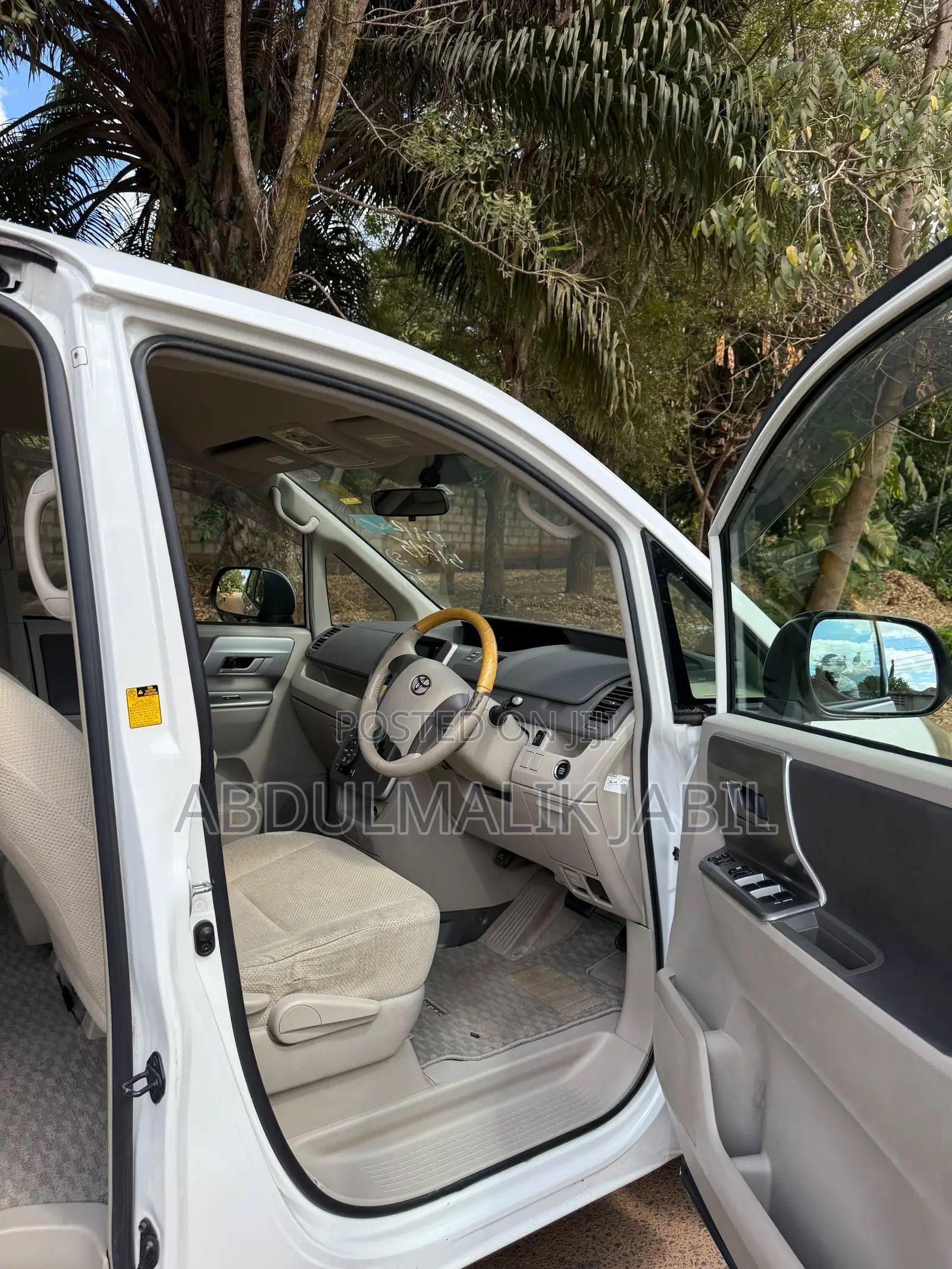 Toyota Noah 2009 White