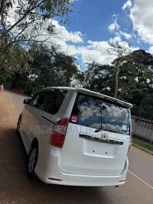 Toyota Noah 2009 White