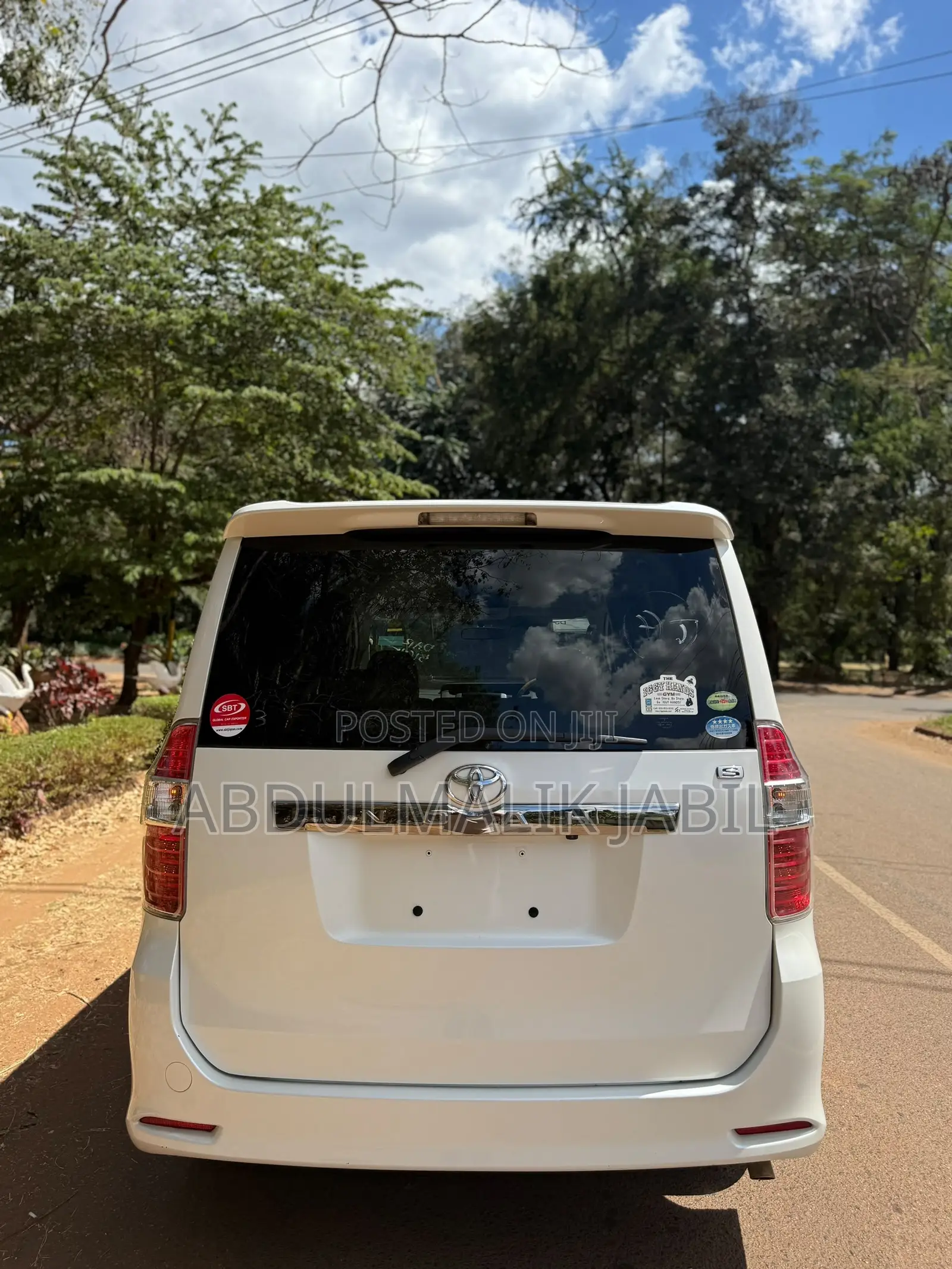 Toyota Noah 2009 White