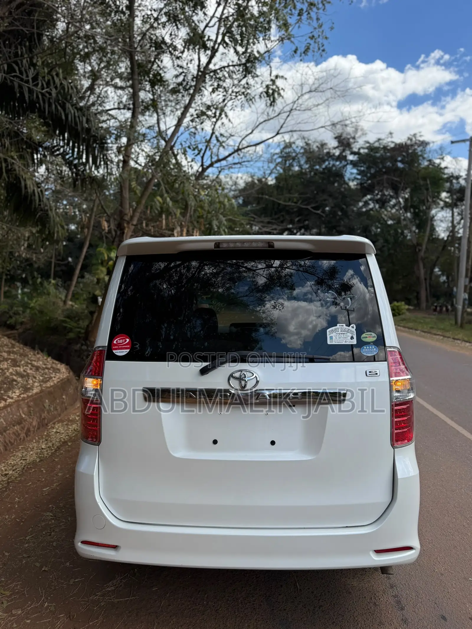 Toyota Noah 2009 White