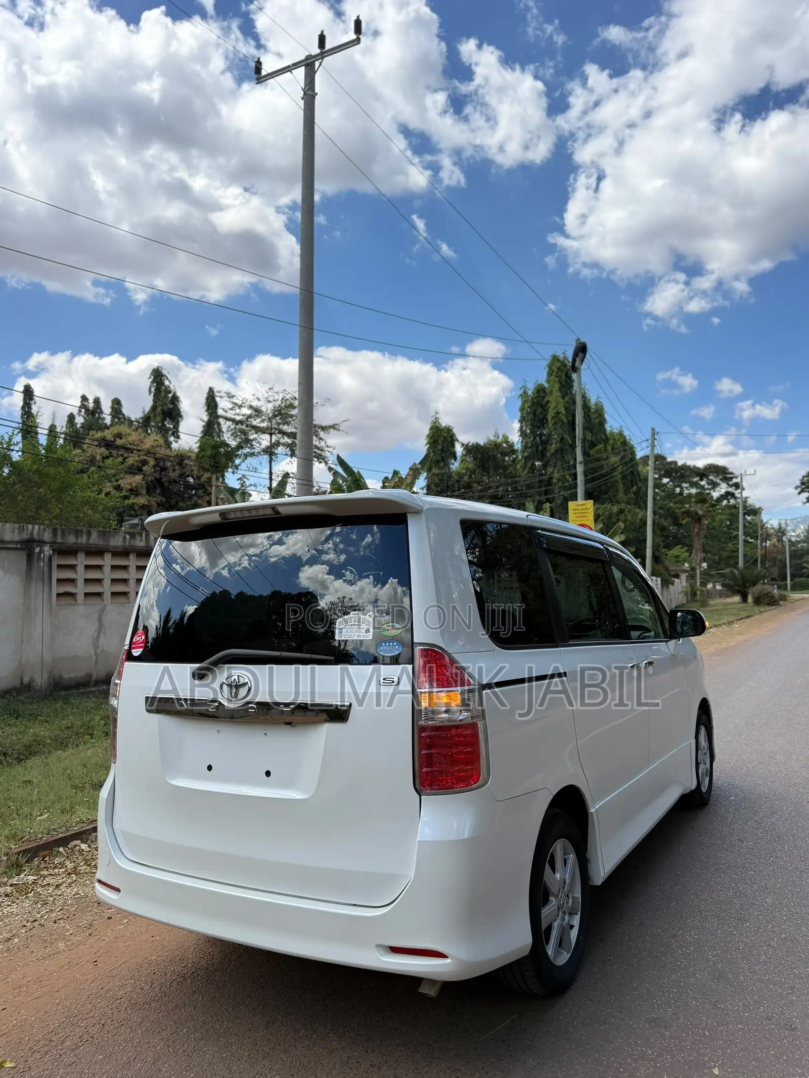 Toyota Noah 2009 White