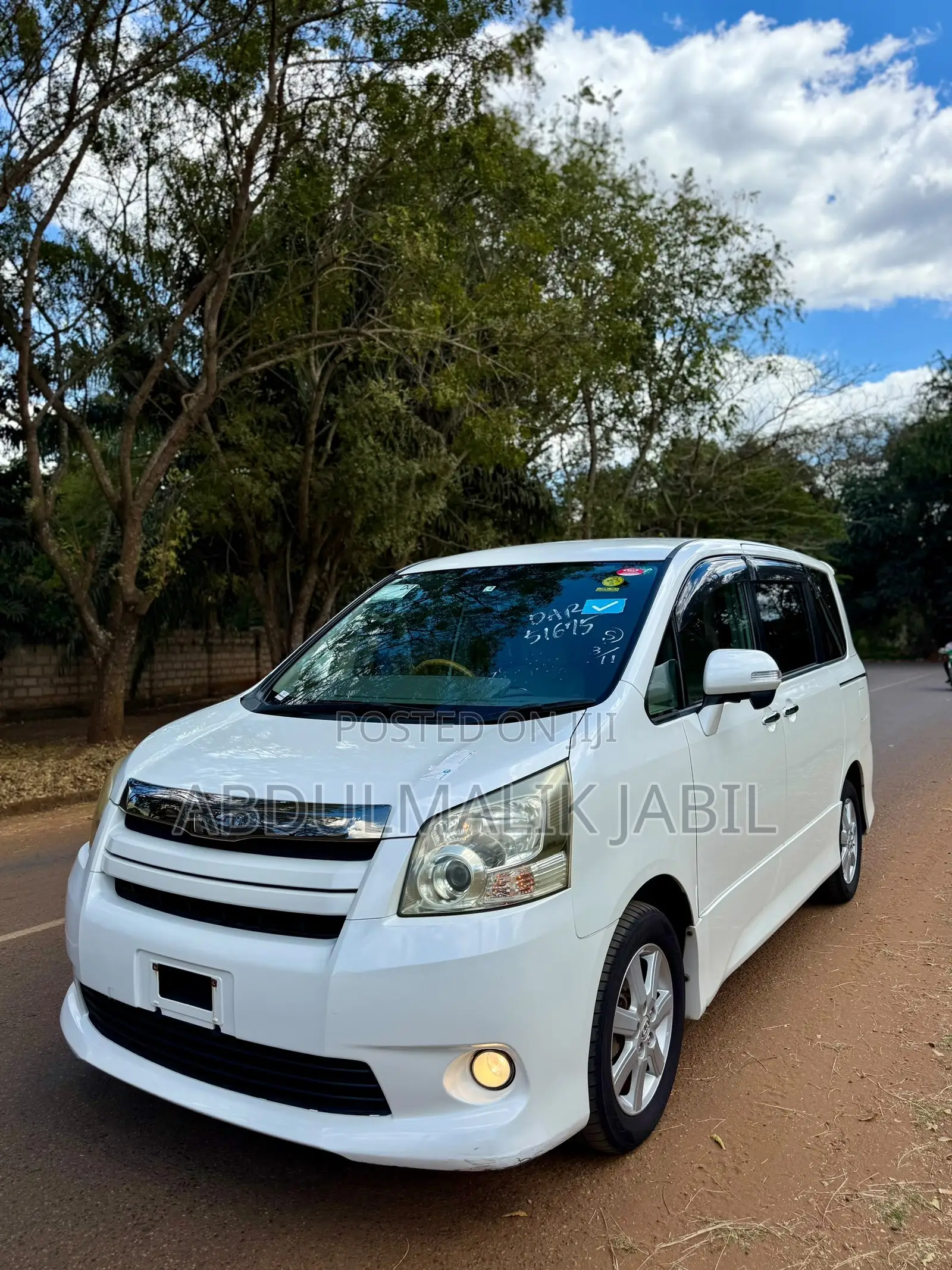 Toyota Noah 2009 White