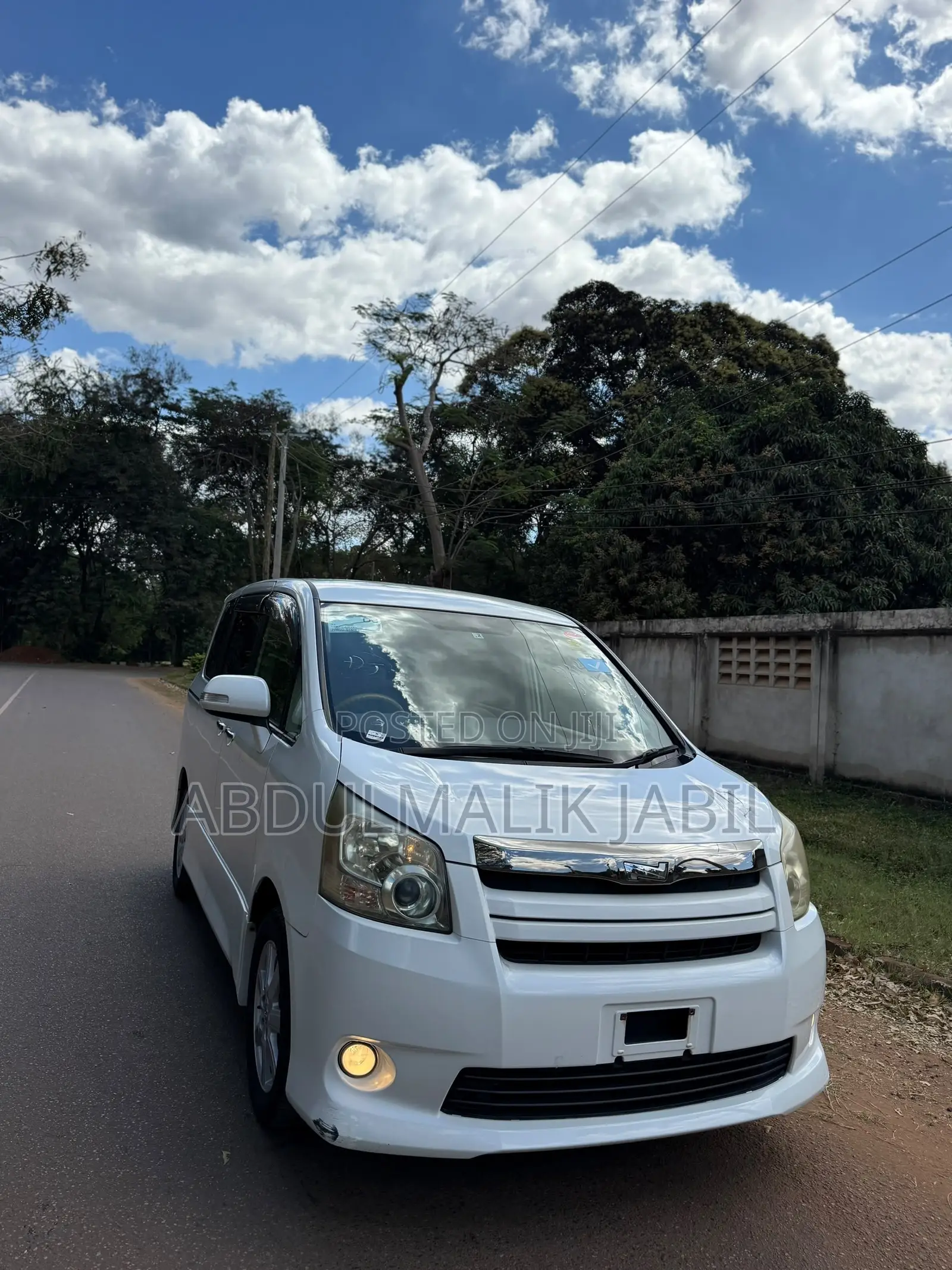 Toyota Noah 2009 White