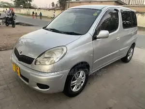 Toyota Fun Cargo 2005 Silver