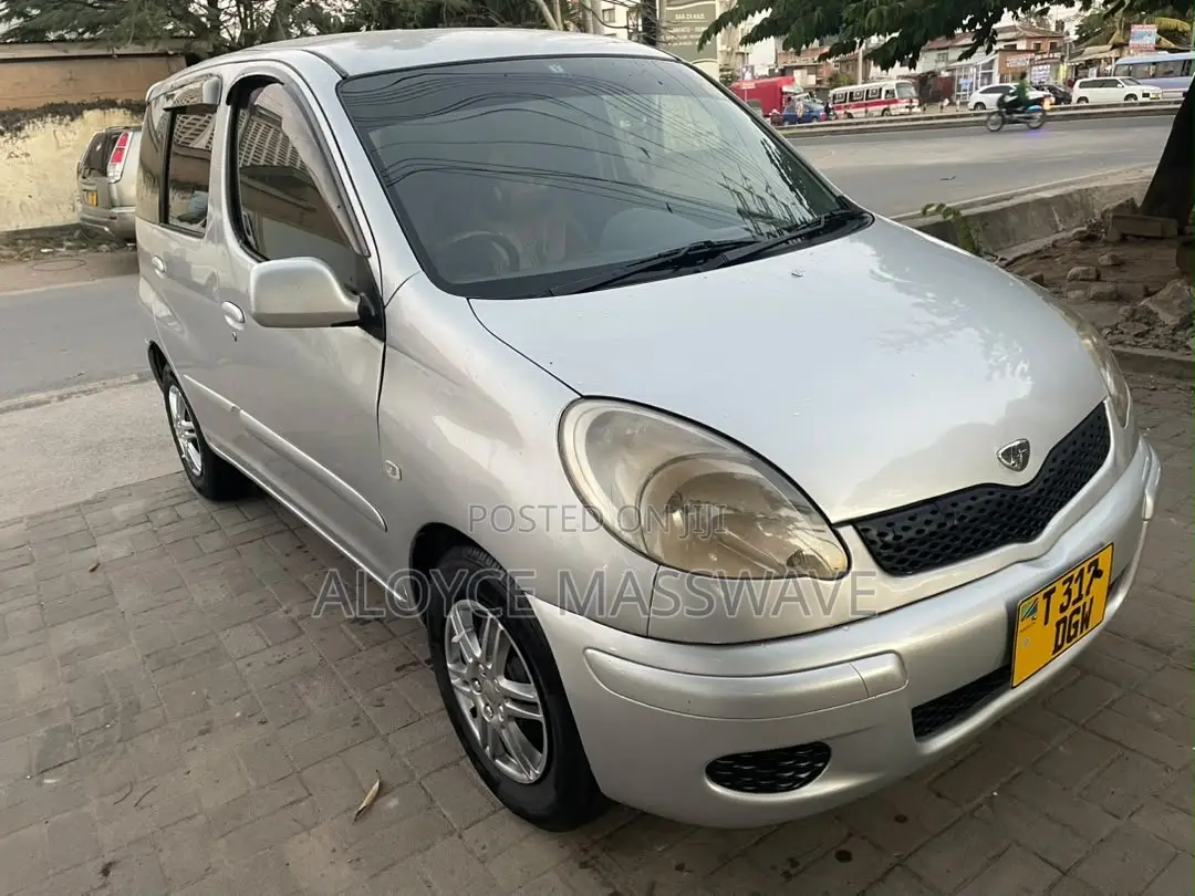 Toyota Fun Cargo 2005 Silver