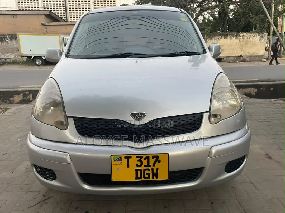 Toyota Fun Cargo 2005 Silver