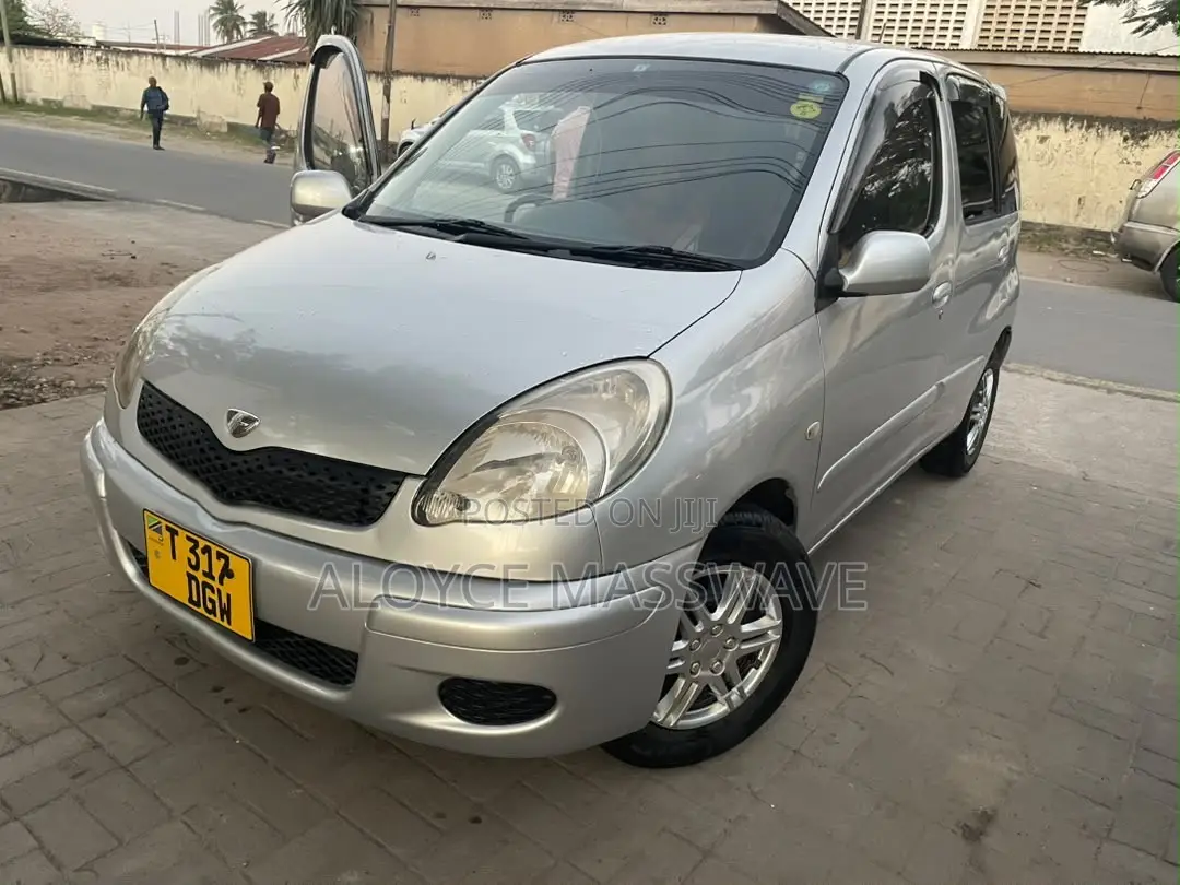 Toyota Fun Cargo 2005 Silver