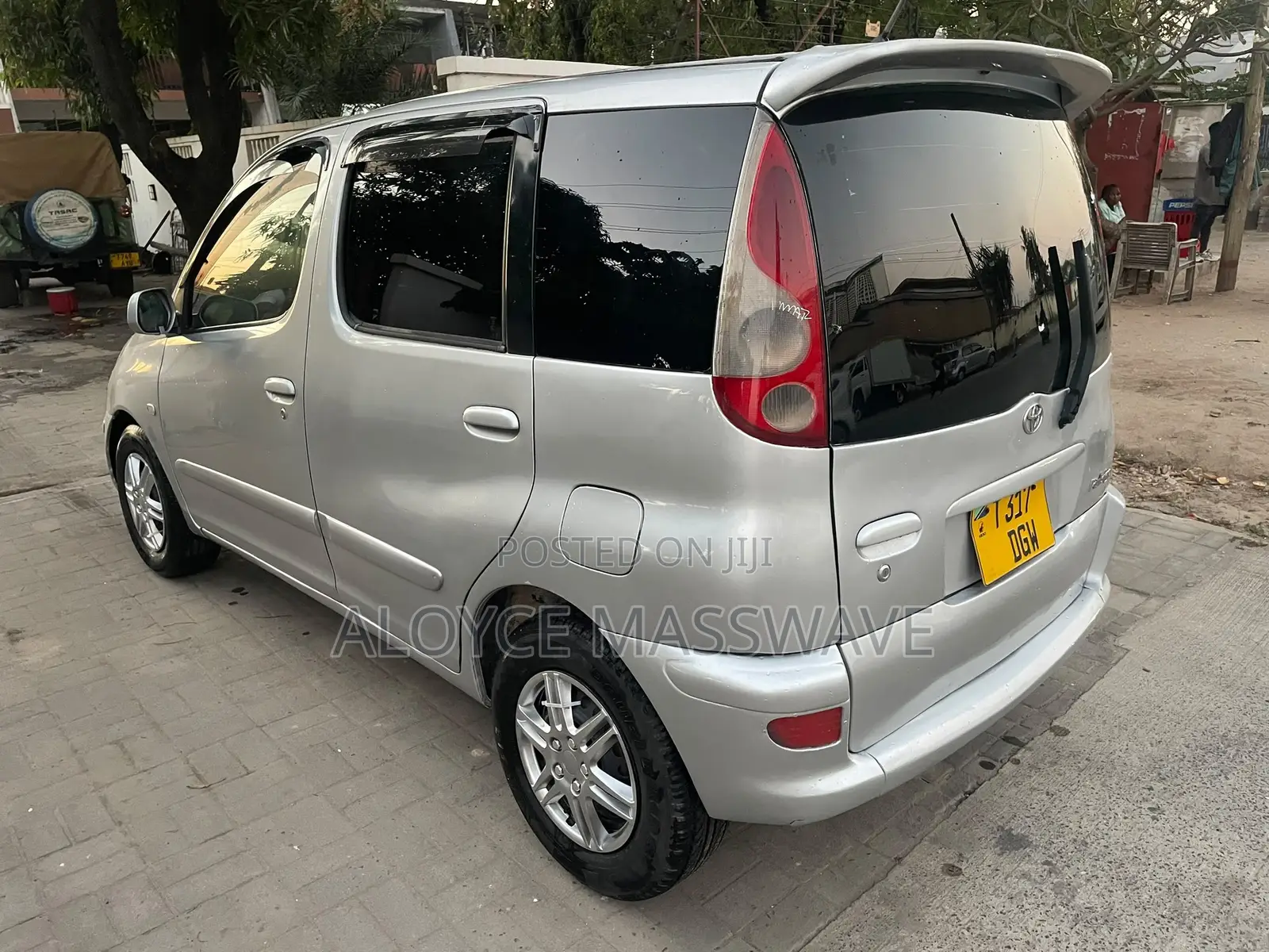 Toyota Fun Cargo 2005 Silver