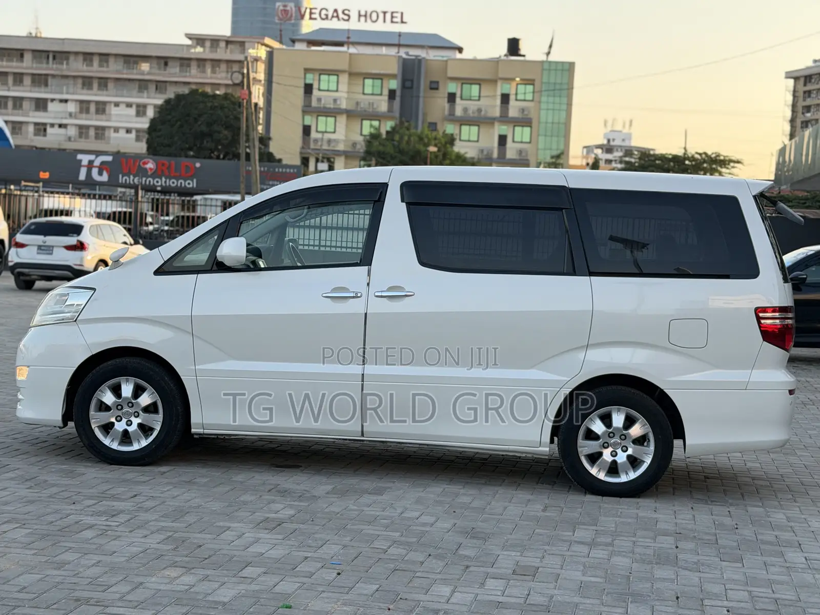 Toyota Alphard 2.4 Petrol FWD 2007 White