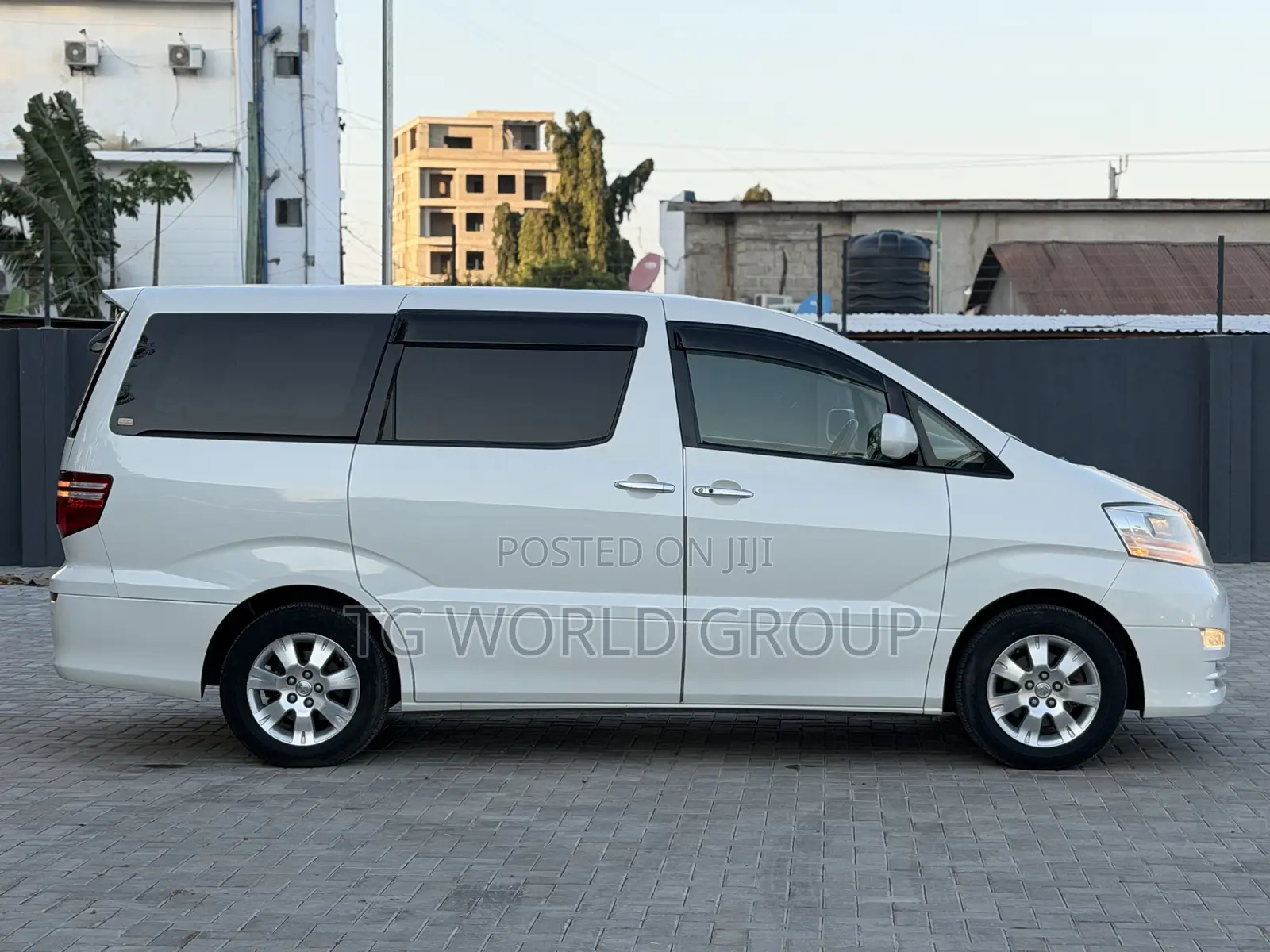 Toyota Alphard 2.4 Petrol FWD 2007 White