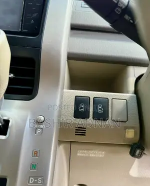 Toyota Noah 2.0 143hp FWD (8 Seater) 2008 White