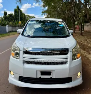 Toyota Noah 2.0 143hp FWD (8 Seater) 2008 White