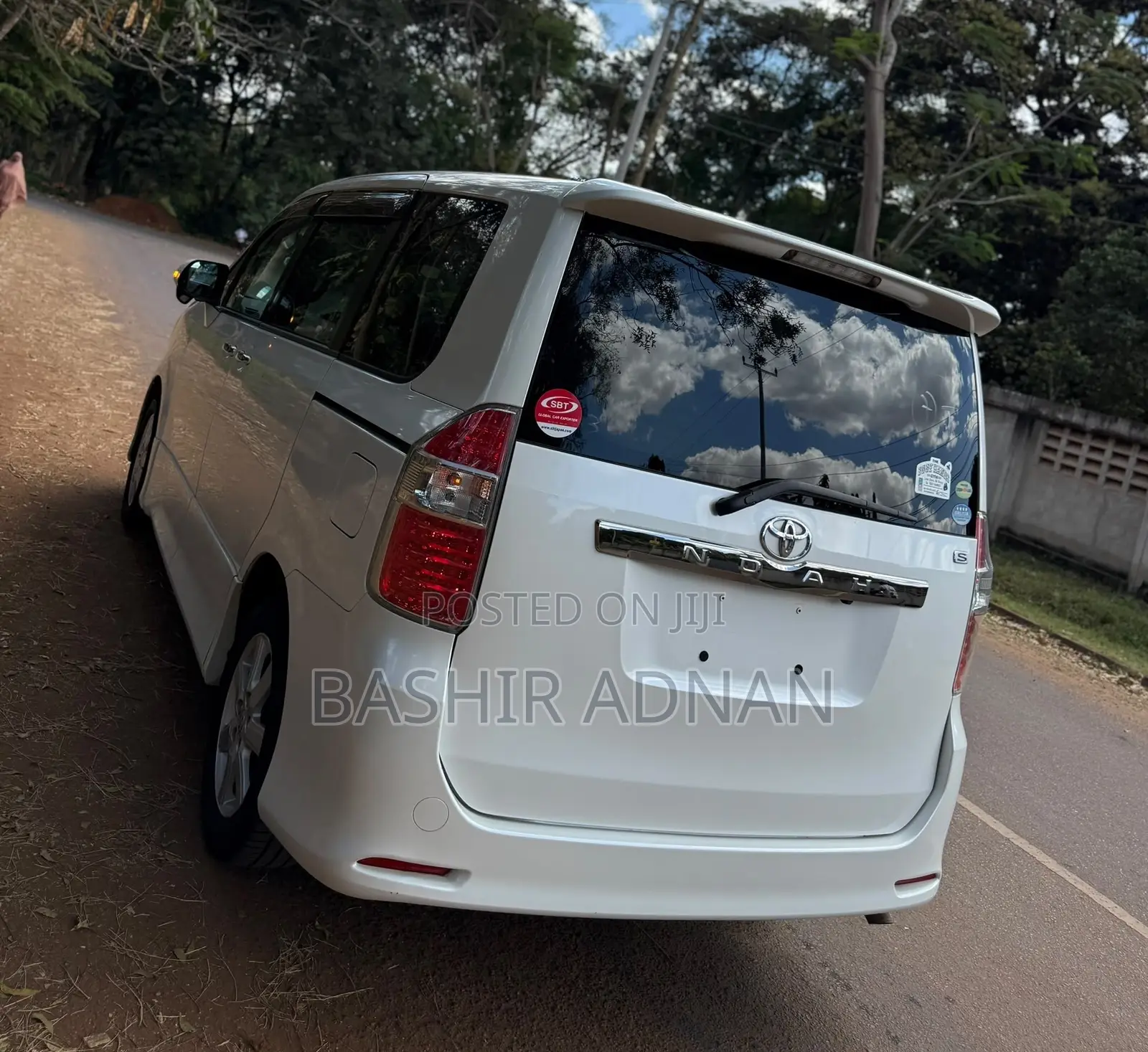 Toyota Noah 2.0 143hp FWD (8 Seater) 2008 White