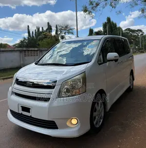 Toyota Noah 2.0 143hp FWD (8 Seater) 2008 White