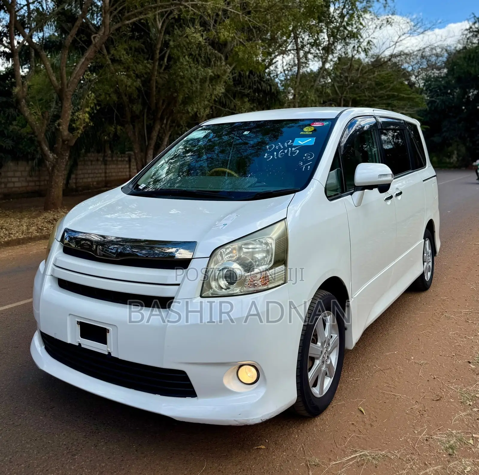 Toyota Noah 2.0 143hp FWD (8 Seater) 2008 White