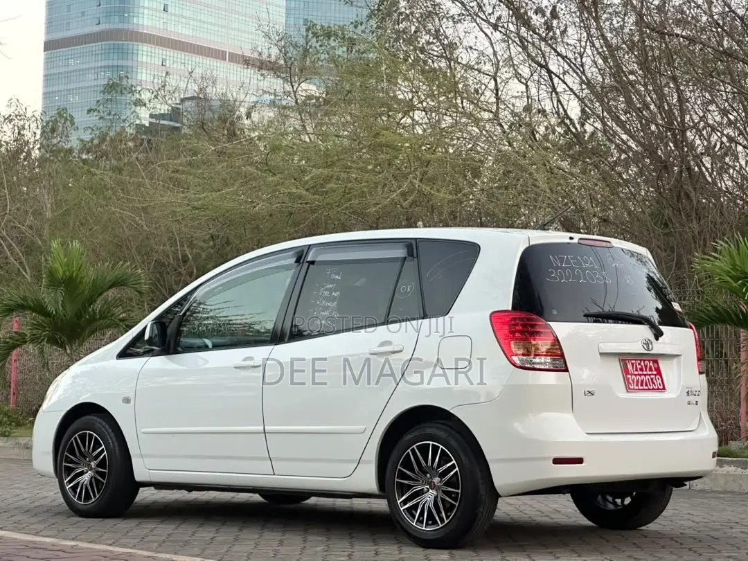 Toyota Corolla 2005 White