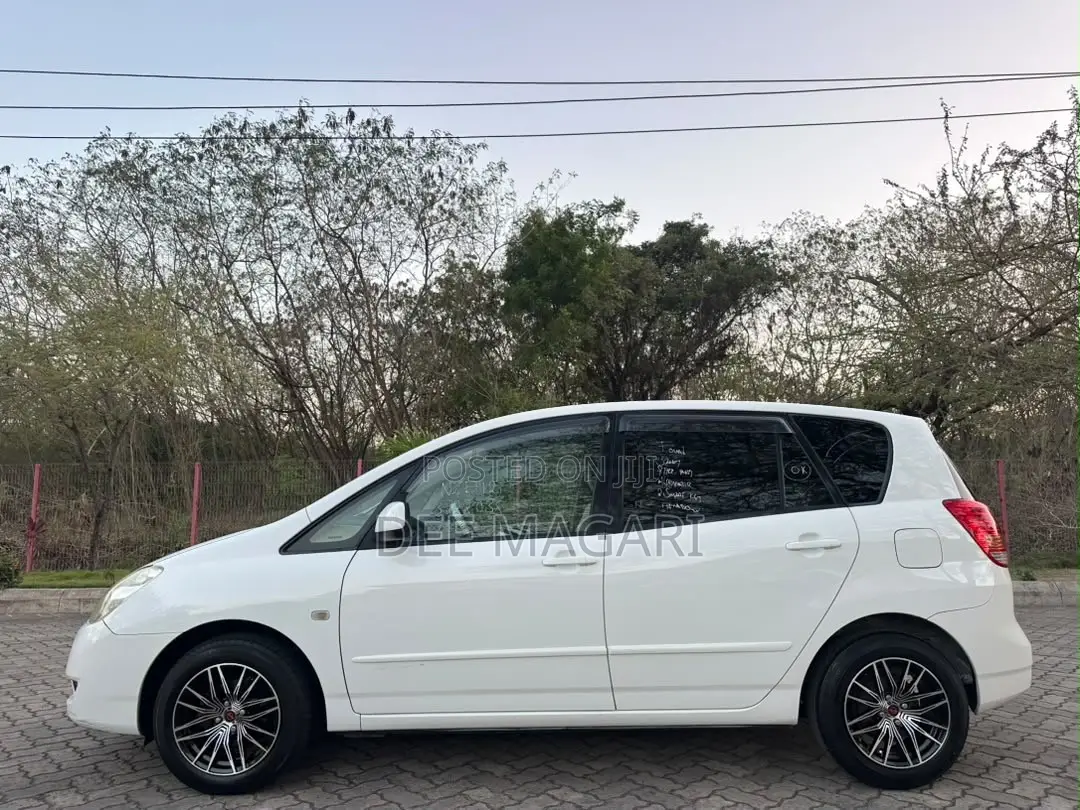 Toyota Corolla 2005 White