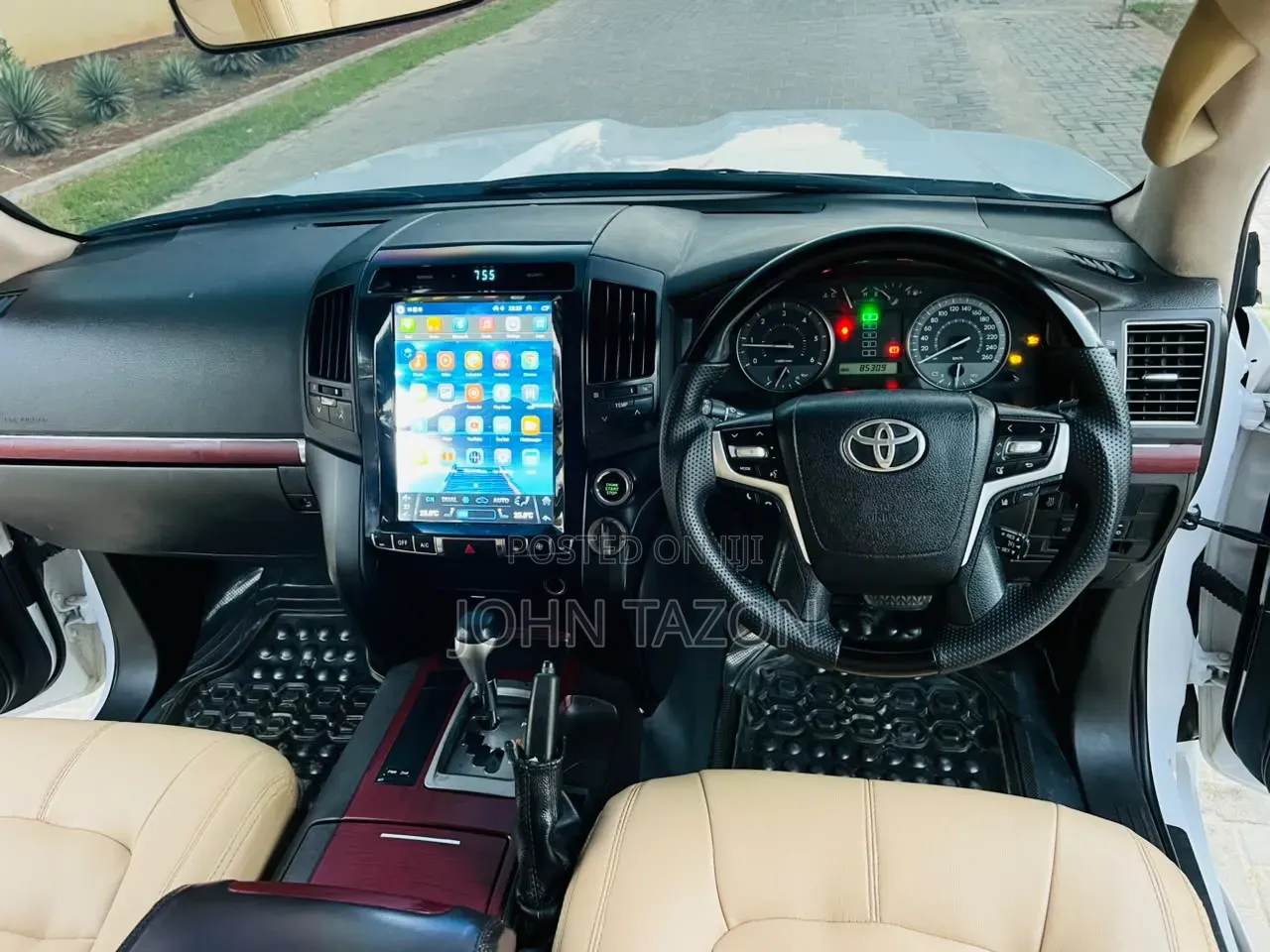 Toyota Land Cruiser 2010 White