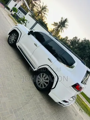 Toyota Land Cruiser 2010 White