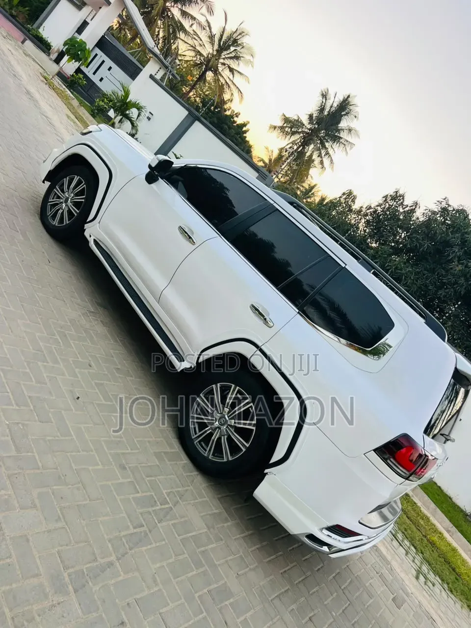 Toyota Land Cruiser 2010 White