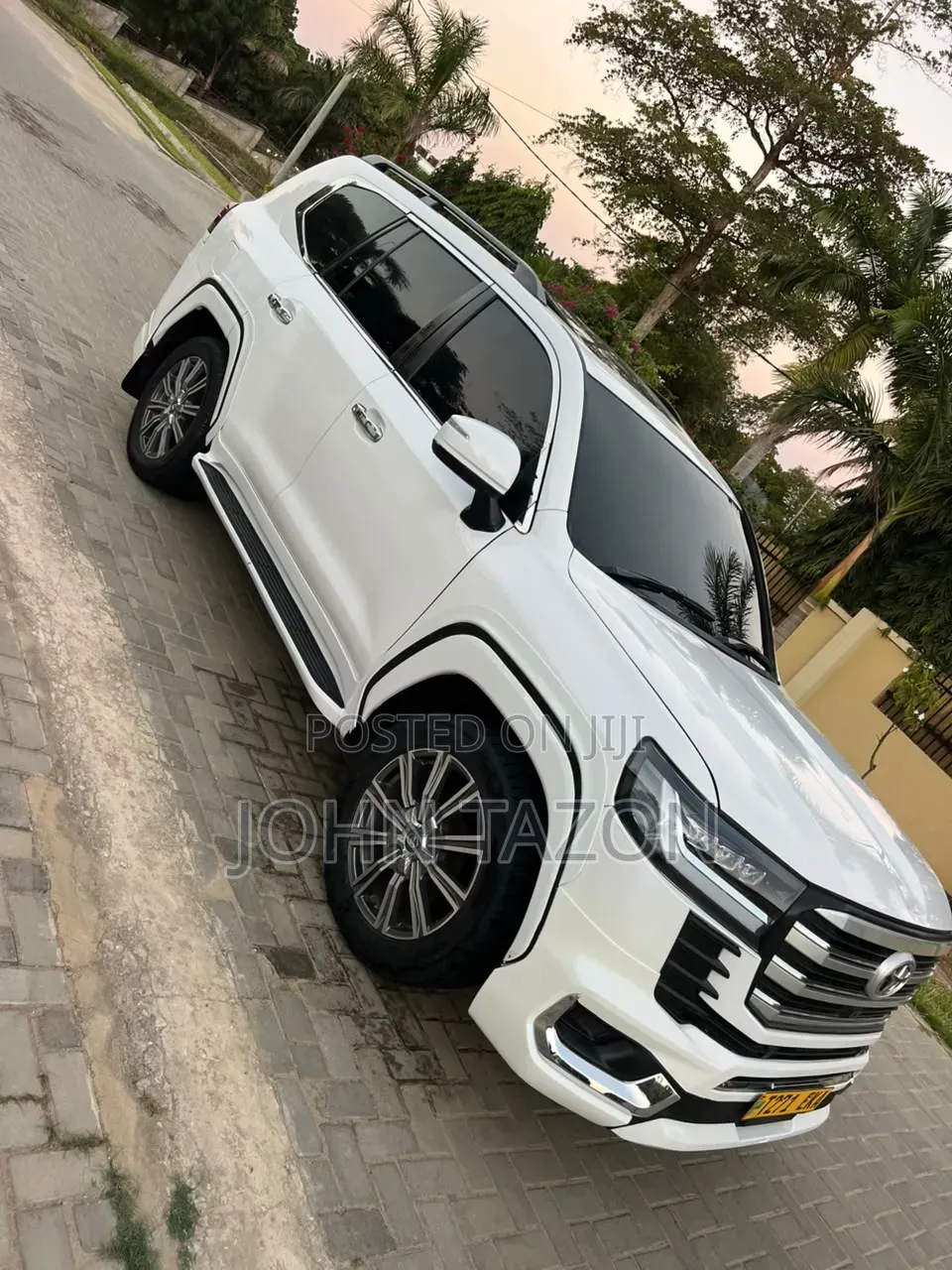 Toyota Land Cruiser 2010 White