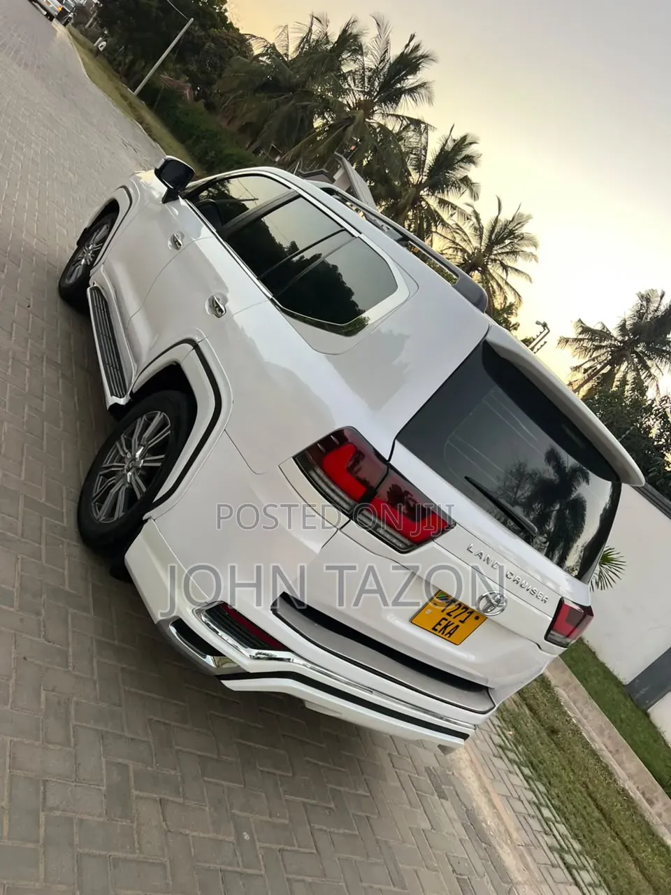 Toyota Land Cruiser 2010 White