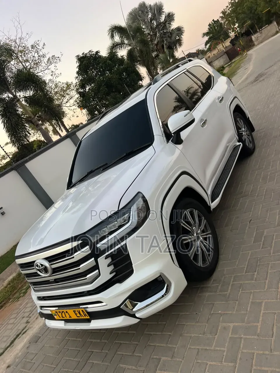 Toyota Land Cruiser 2010 White
