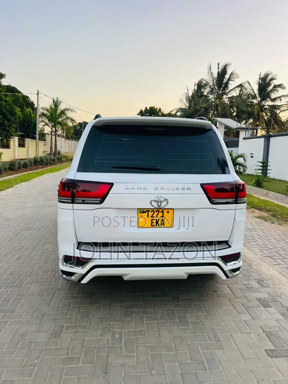 Toyota Land Cruiser 2010 White