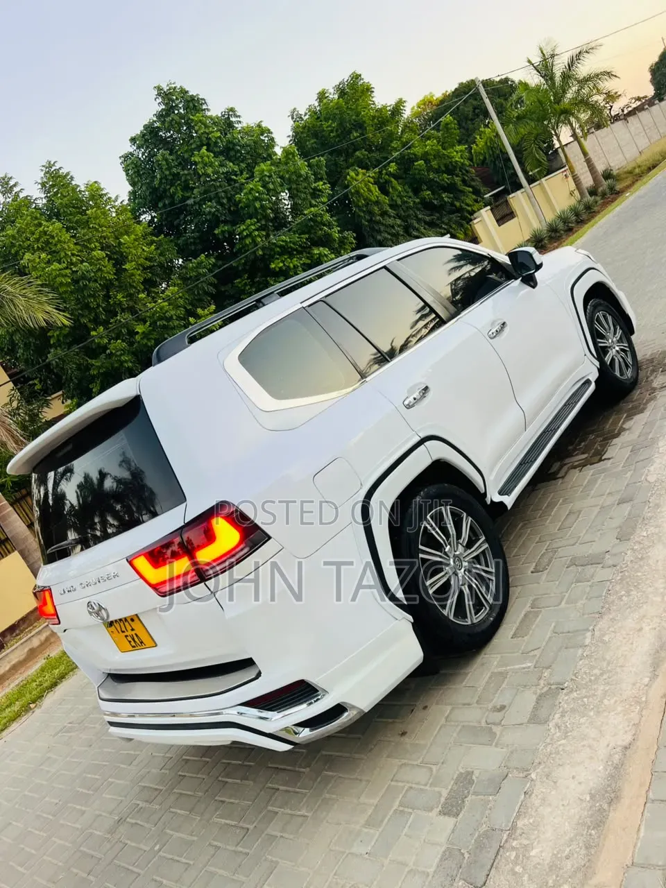 Toyota Land Cruiser 2010 White