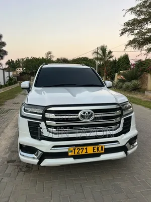 Toyota Land Cruiser 2010 White