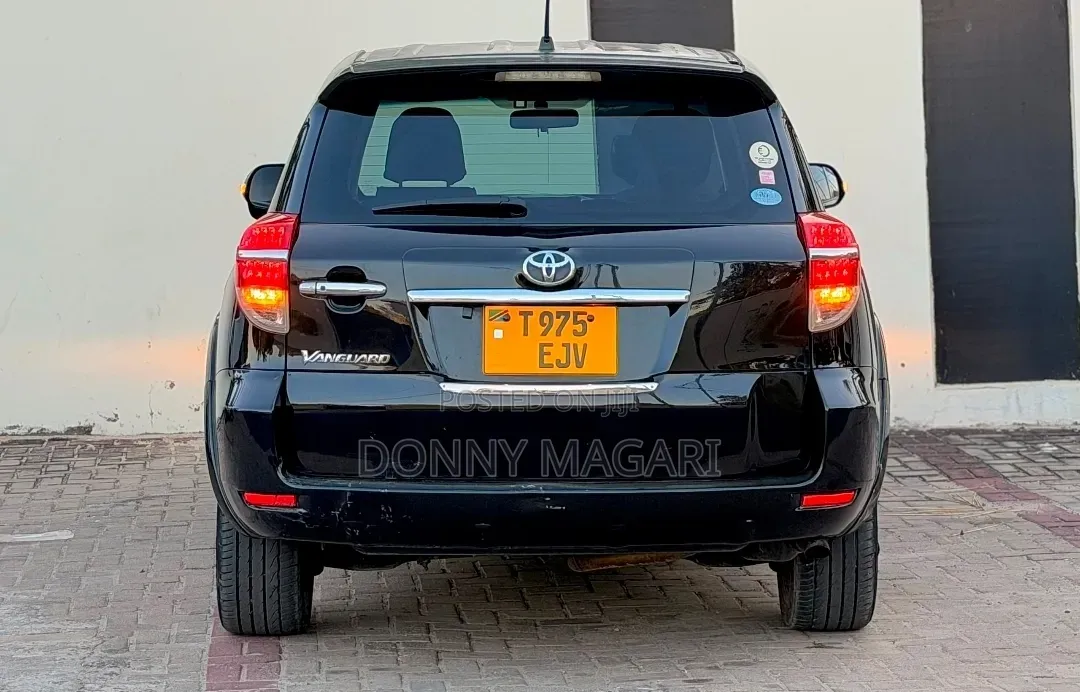 Toyota Vanguard 2013 Black