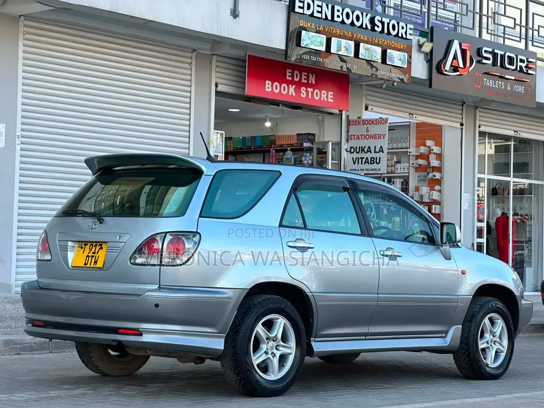 Toyota Harrier 2001 Silver