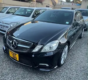 Mercedes-Benz E200 2012 Black